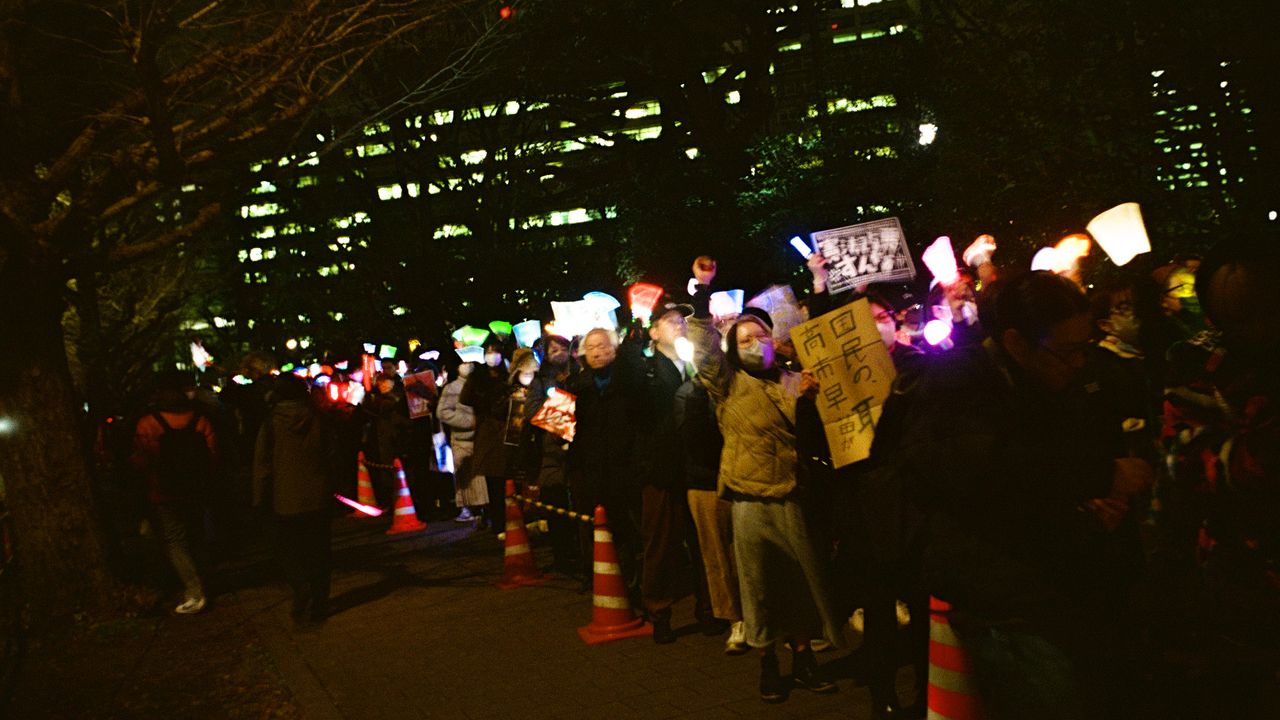 2026春夏トレンド総まとめ：光・グレー・水色×ナチュラルバッグ＆シューズ