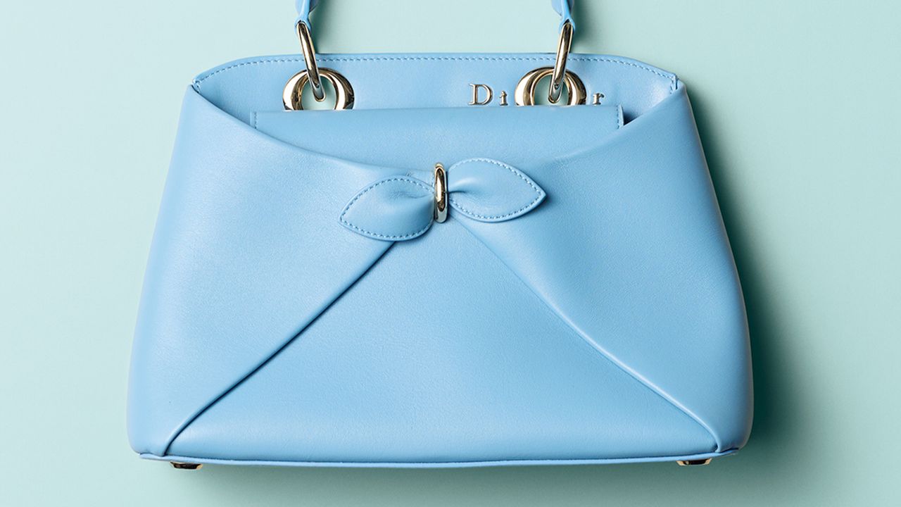 2026春夏のトレンドまとめ｜パステルバッグ＆靴・スニーカー・ミニ丈まで