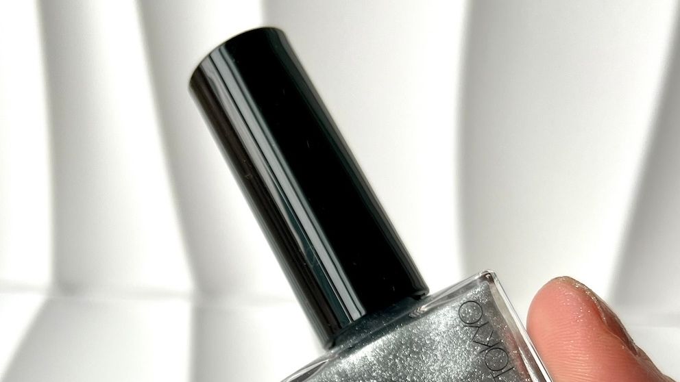 2026春夏：Y2Kポケットバッグ×ドロップウエスト復活、白/ベージュとラメ煌めく夏