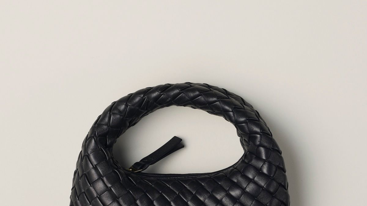 2026年春夏メンズ鍵は黒バッグ更新＆白/ベージュ再浮上