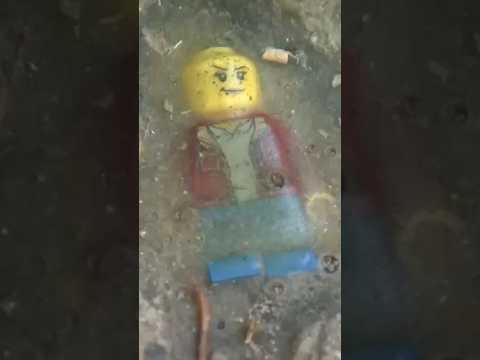 Why Someone Is Filling Potholes With LEGO Minifigures? サムネイル