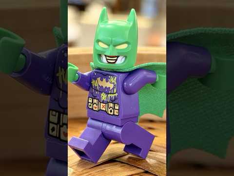 Why LEGO Hid The Best Batman Minifigure In A Book… サムネイル