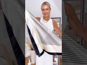 トレンド創作動画 | New binding technique for your silk scarf!  🧣 Fashion Over 60,70,80😍🎀#modelover50 #style #50sstyl【YouTubeおすすめ】